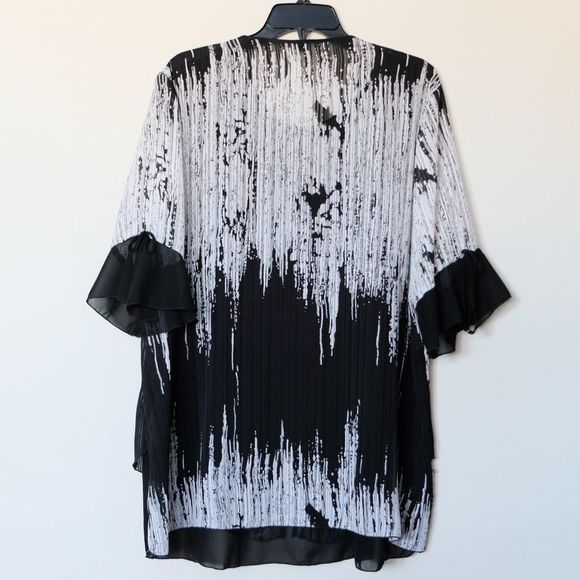 Elegant Black and White Women's Blouse - Picture 6 of 9